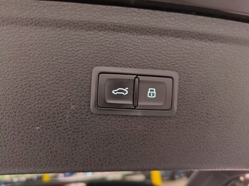 Used 2021 Audi Q5 Prestige w/ Prestige Package image 13