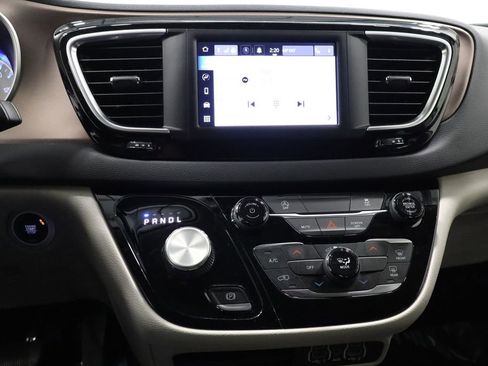 Used 2023 Chrysler Voyager LX image 21