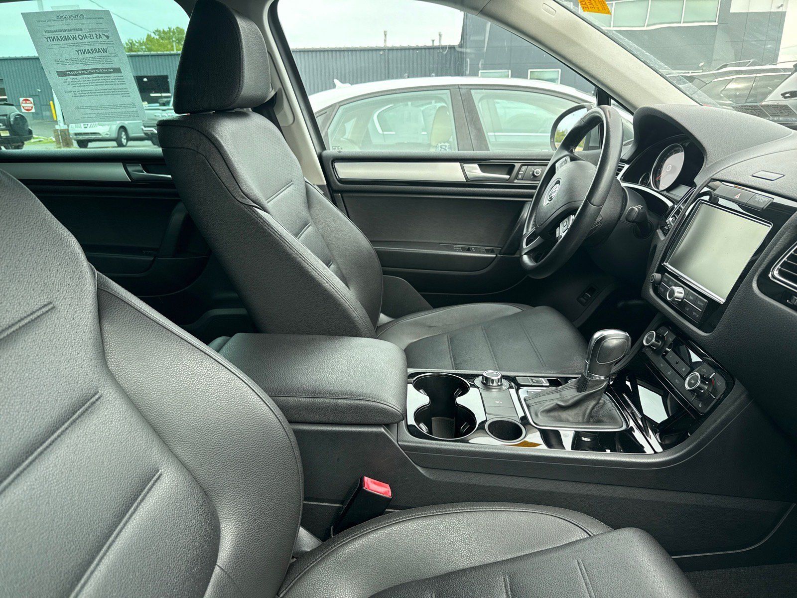 Used 2014 Volkswagen Touareg Sport AWD/4WD image 3