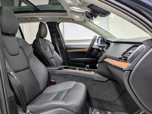 Used 2024 Volvo XC90 B5 Plus w/ Protection Package Premier image 29