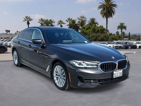 Used 2023 BMW 530i w/ Premium Package image 3