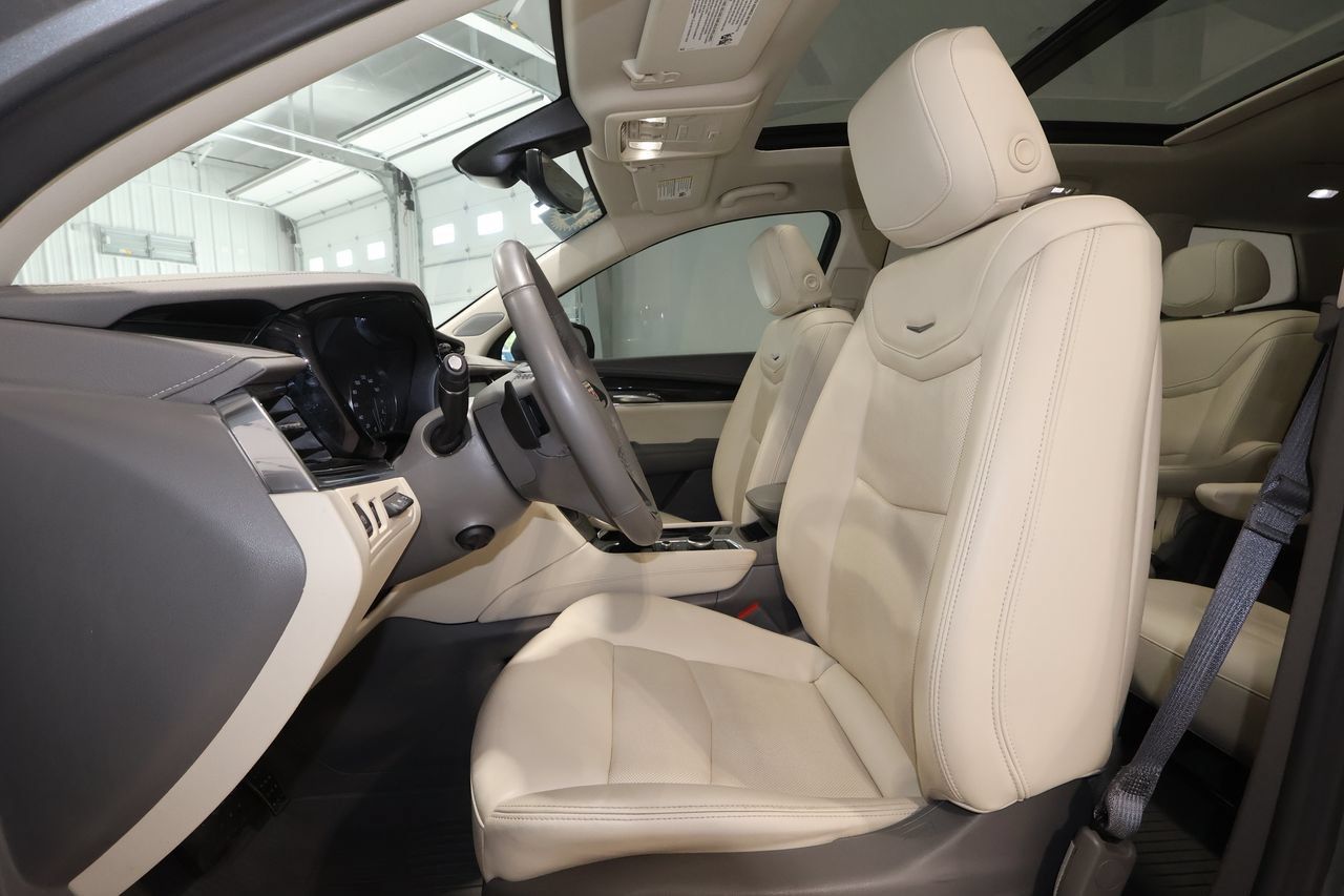 Used 2023 Cadillac XT6 Premium Luxury w/ Technology Package AWD/4WD image 24