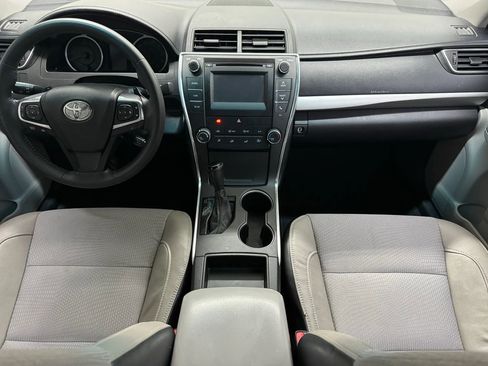 Used 2017 Toyota Camry SE image 2