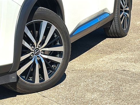 Used 2023 Nissan Pathfinder Platinum image 3