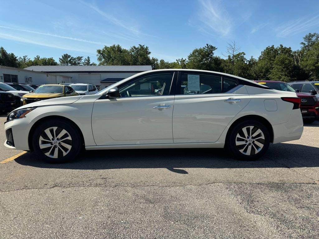 Used 2025 Nissan Altima 2.5 S FWD image 8