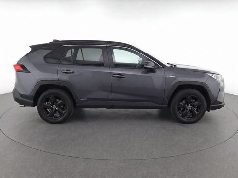Used 2022 Toyota RAV4 XLE AWD/4WD image 8