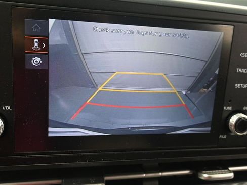 Used 2023 Kia Carnival LX FWD image 15
