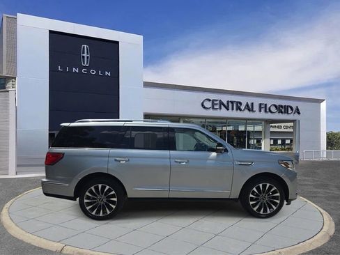 Certified 2021 Lincoln Navigator Reserve w/ Luxury Package AWD/4WD image 2
