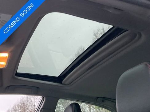 Used 2017 Toyota Camry SE w/ Moonroof Package image 3