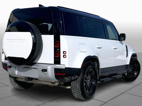 Used 2025 Land Rover Defender 110 S image 12