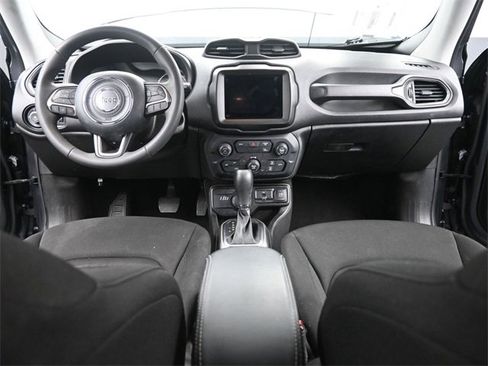 Used 2022 Jeep Renegade Latitude image 24