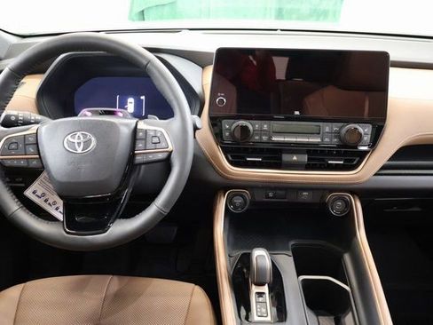 Certified 2025 Toyota Grand Highlander MAX Platinum image 15