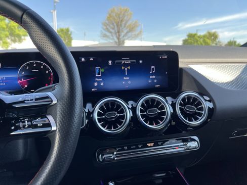 Used 2025 Mercedes-Benz GLA 250 4MATIC image 18