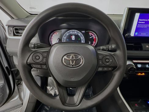 Used 2025 Toyota RAV4 XLE image 18