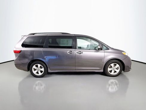 Used 2018 Toyota Sienna LE FWD image 9
