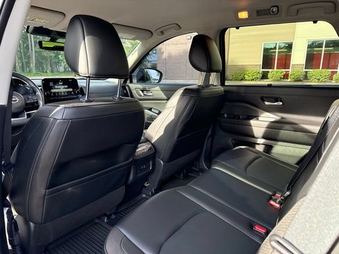 Used 2023 Nissan Pathfinder SL AWD/4WD image 21