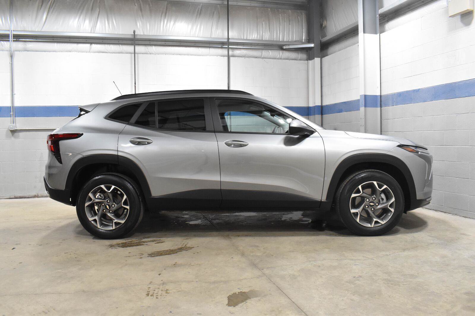 Used 2025 Chevrolet Trax LT w/ LT Convenience Package FWD image 27