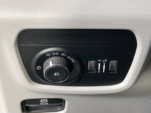 Used 2023 Jeep Grand Cherokee L Overland image 10