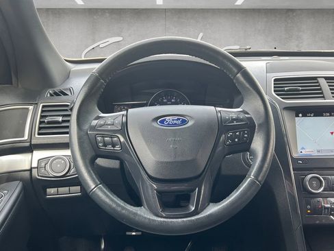 Used 2017 Ford Explorer XLT w/ Equipment Group 202A image 21