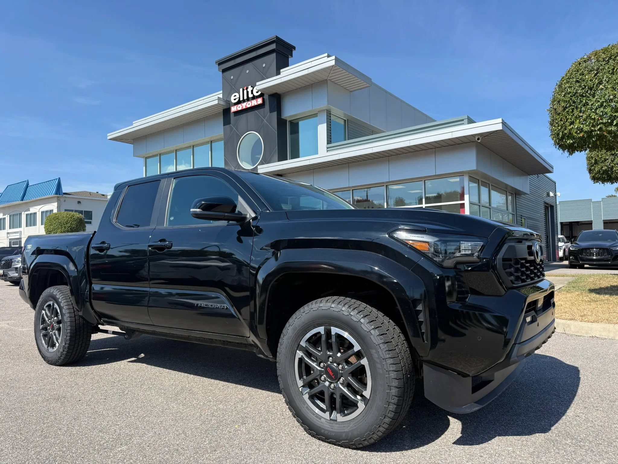 Used 2024 Toyota Tacoma TRD Sport w/ TRD Sport Upgrade Package AWD/4WD image 1