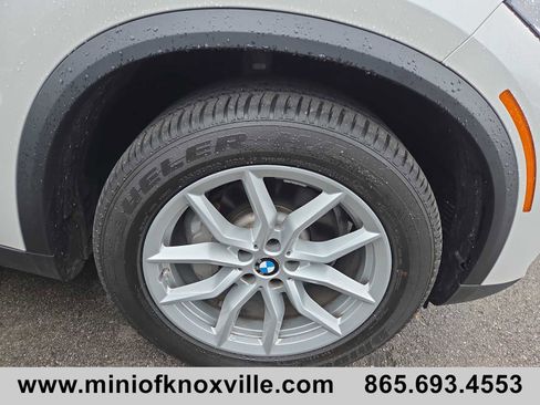 Used 2021 BMW X5 xDrive40i w/ Premium Package image 3