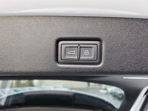 New 2025 Audi Q5 Premium image 23