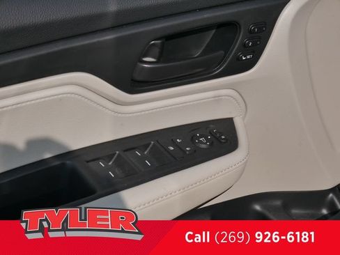 Used 2025 Honda Odyssey EX-L image 17