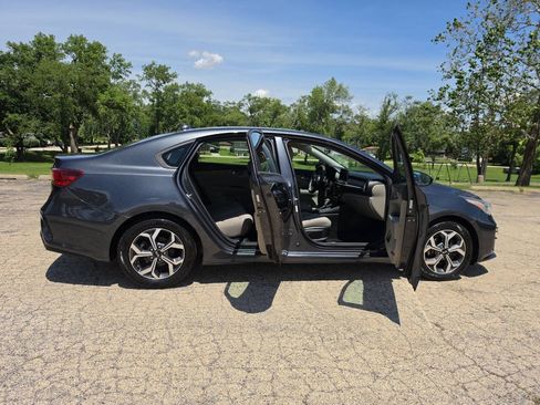 Used 2019 Kia Forte LXS FWD image 29