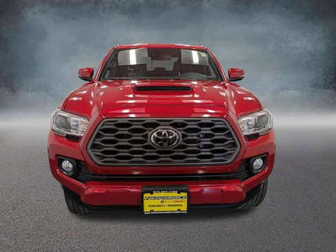 Used 2020 Toyota Tacoma TRD Sport AWD/4WD image 2
