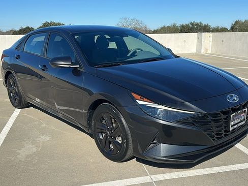 Used 2023 Hyundai Elantra SEL image 14
