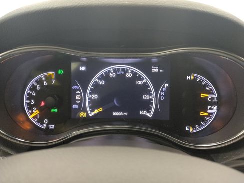 Used 2019 Jeep Grand Cherokee Altitude AWD/4WD image 23
