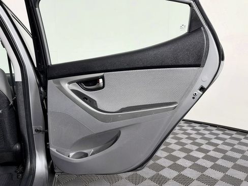 Used 2013 Hyundai Elantra GLS w/ Preferred Pkg FWD image 35