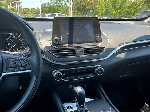 Used 2019 Nissan Altima 2.5 S FWD image 6