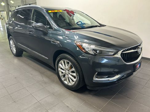Used 2018 Buick Enclave Premium w/ Experience Buick Package AWD/4WD image 2