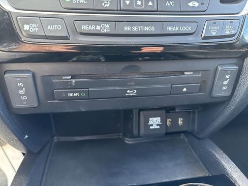 Used 2018 Honda Pilot Touring image 32