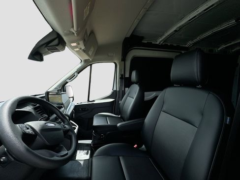 New 2026 Ford Transit 250 148 Medium Roof w/ Load Area Protection Package RWD image 14