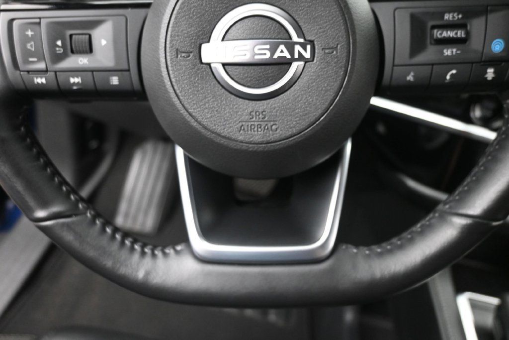 Used 2025 Nissan Pathfinder SL AWD/4WD image 19