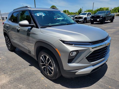 Certified 2024 Chevrolet TrailBlazer LT FWD image 3