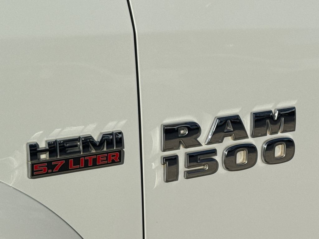 Used 2017 RAM 1500 Laramie w/ Convenience Group AWD/4WD image 5