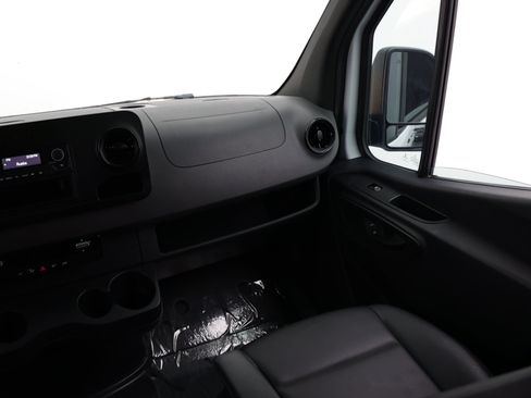 Used 2022 Mercedes-Benz Sprinter 2500 image 26