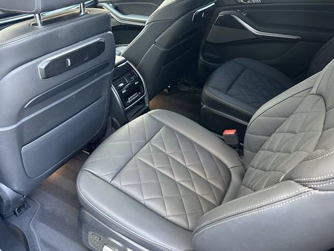 Used 2024 BMW X7 xDrive40i w/ M Sport Package AWD/4WD image 12