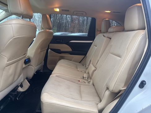 Used 2016 Toyota Highlander LE image 32