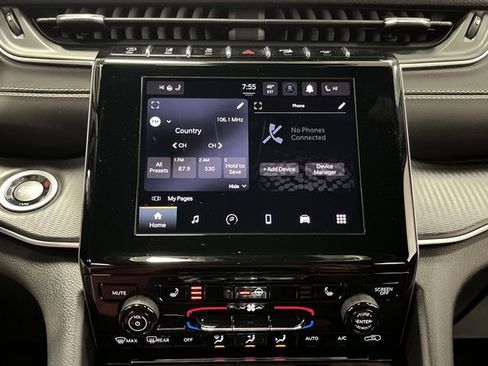 Used 2023 Jeep Grand Cherokee Altitude image 9