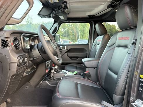 Used 2025 Jeep Wrangler Unlimited Rubicon AWD/4WD image 11