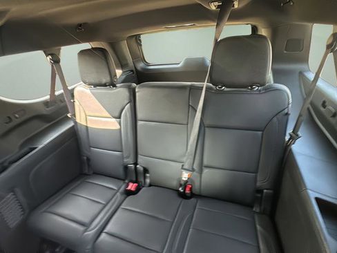 Used 2024 Chevrolet Suburban LT w/ LT Signature Package AWD/4WD image 23