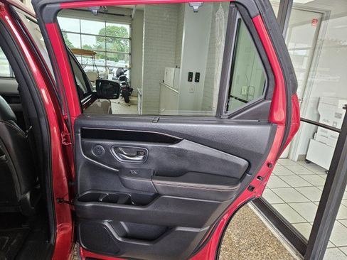Used 2025 Honda Pilot TrailSport image 15