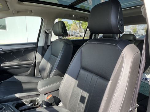 Used 2023 Volkswagen Tiguan SE image 16