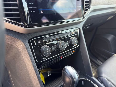 Certified 2023 Volkswagen Atlas Cross Sport SE w/ Black Wheel Package image 17