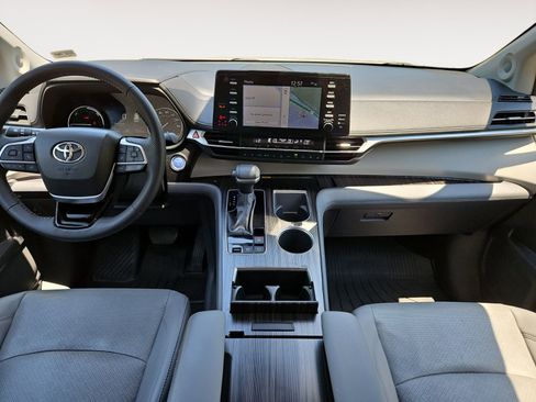 Used 2023 Toyota Sienna Limited AWD/4WD image 10