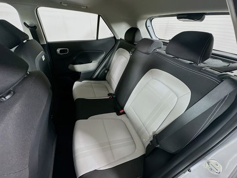 Used 2024 Hyundai Venue SEL image 26